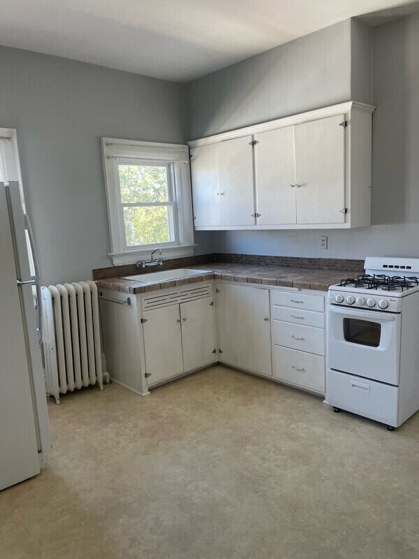 1015 Madison St in Manitowoc, WI - Building Photo - Building Photo