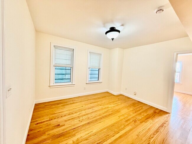 724 Cambridge St, Unit 2 in Cambridge, MA - Building Photo - Building Photo