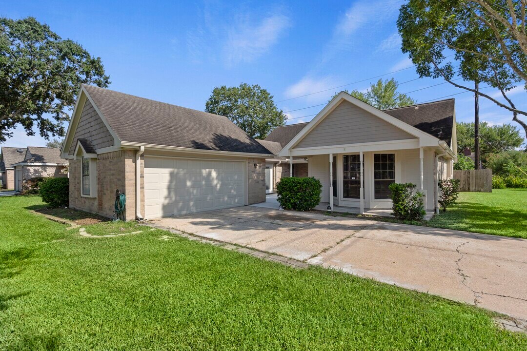502 7th St in Sugar Land, TX - Building Photo