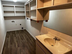 128 Royal Ln in Commerce, TX - Building Photo - Building Photo