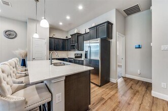 1926 Bel Air Dr in Arlington, TX - Building Photo - Building Photo