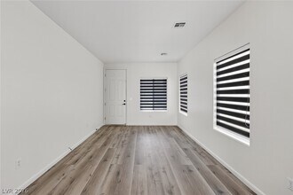 7842 Juniper Forest St in Las Vegas, NV - Building Photo - Building Photo