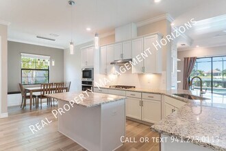 7036 Highgate Ln in Bradenton, FL - Building Photo - Building Photo