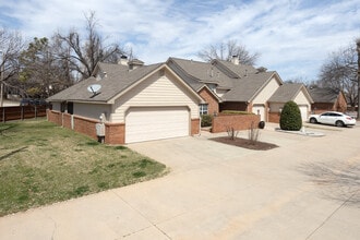 11800 Red Oak Way in Oklahoma City, OK - Foto de edificio - Building Photo