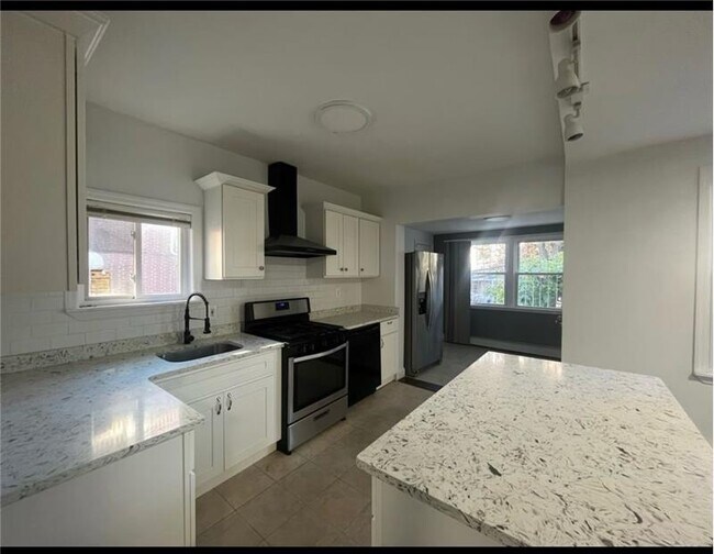 2353 Wallace Ave in Bronx, NY - Building Photo - Building Photo