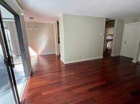 4 Admiral Dr, Unit B332 in Emeryville, CA - Building Photo
