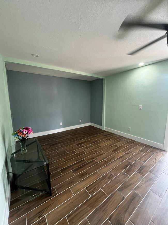 8101 Cleaves Rd, Unit Studio for rent in North Fort Myers, FL - Foto de edificio - Building Photo