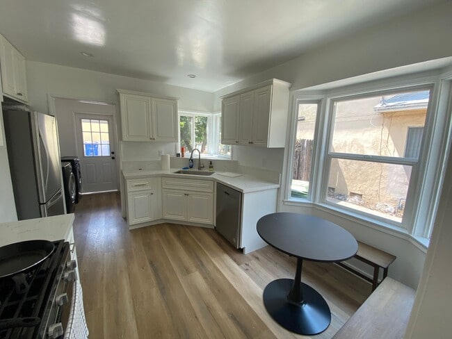 5051 Colfax Ave in Los Angeles, CA - Building Photo - Building Photo