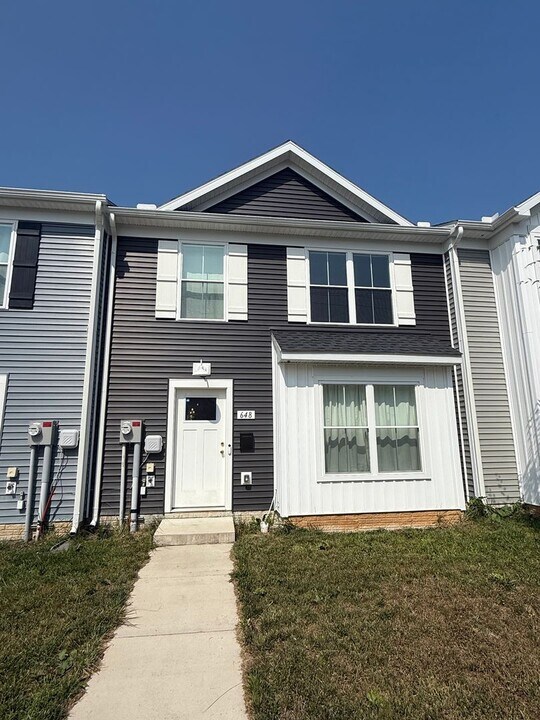 648 N College St in Carlisle, PA - Building Photo