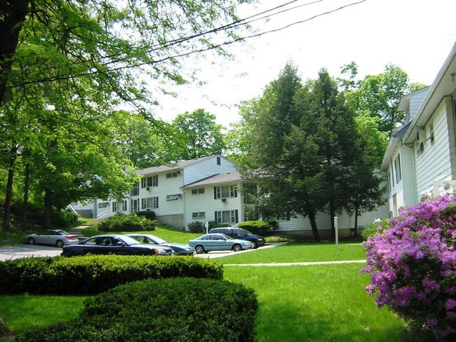 14 Arbor Hill Drive in Pleasant Valley, NY - Building Photo - Building Photo