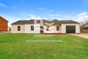 4613 Beechbrook Rd in Louisville, KY - Building Photo