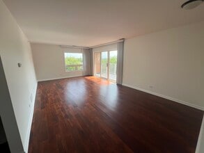 1635 N Milwaukee Ave in Libertyville, IL - Building Photo - Building Photo