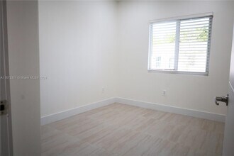 1795 NW 47th St in Miami, FL - Building Photo - Building Photo