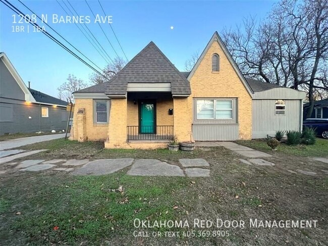 property at 1208 N Barnes Ave