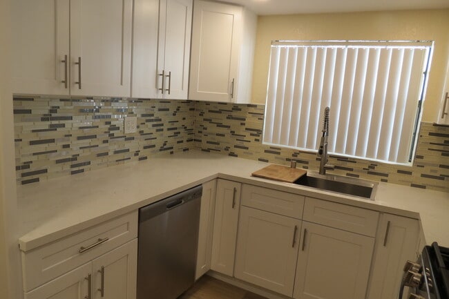 357 E Providencia Ave in Burbank, CA - Building Photo - Building Photo
