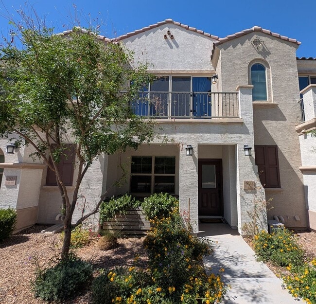 4021 E Pony Ln
