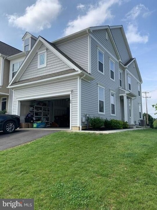 30 S Tompkins Square in Downingtown, PA - Building Photo