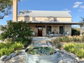 118 Danos Dr in Fredericksburg, TX - Building Photo