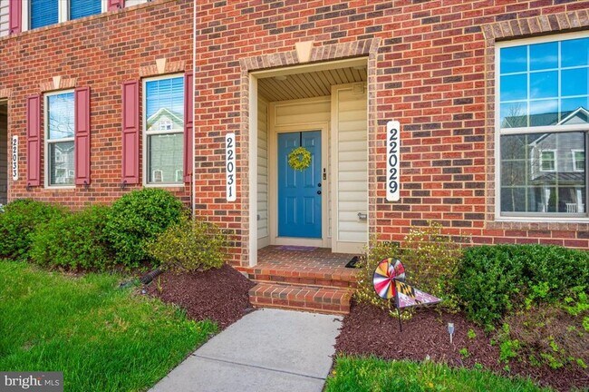 22031 Broadway Ave in Clarksburg, MD - Building Photo - Building Photo