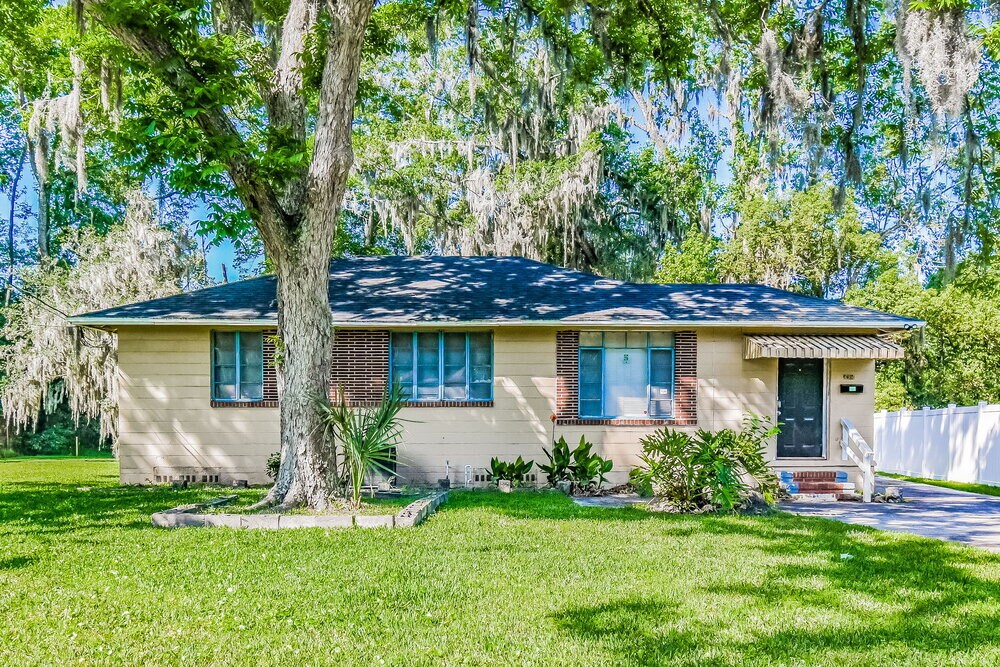 5204 Mays Dr in Jacksonville, FL - Building Photo