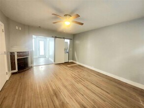 1557 Euclid Ave in Miami Beach, FL - Foto de edificio - Building Photo