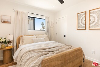 17 Sunset Ave in Venice, CA - Building Photo - Building Photo