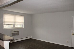 Rutledge Court in Rutledge, PA - Building Photo