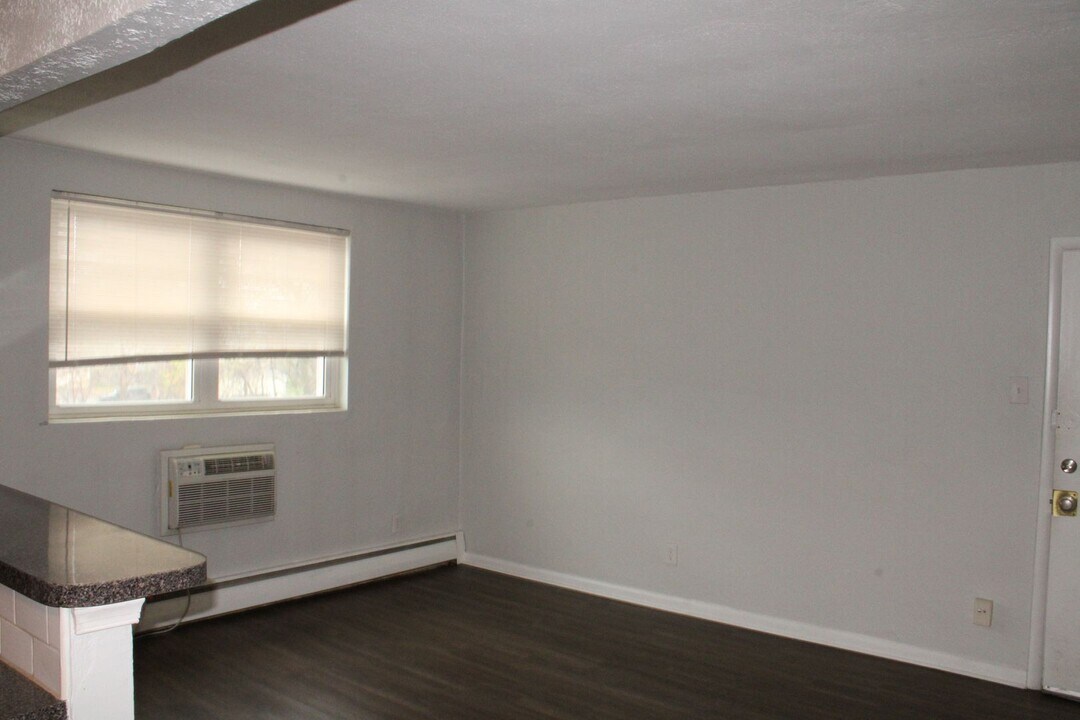 Rutledge Court in Rutledge, PA - Building Photo