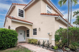 934 SW 179th Ave in Pembroke Pines, FL - Foto de edificio - Building Photo