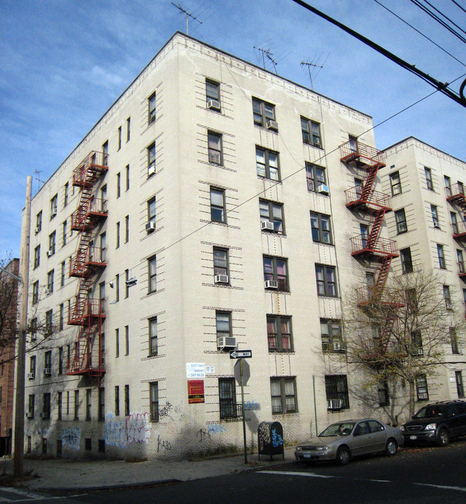 3905 Carpenter Ave in Bronx, NY - Building Photo