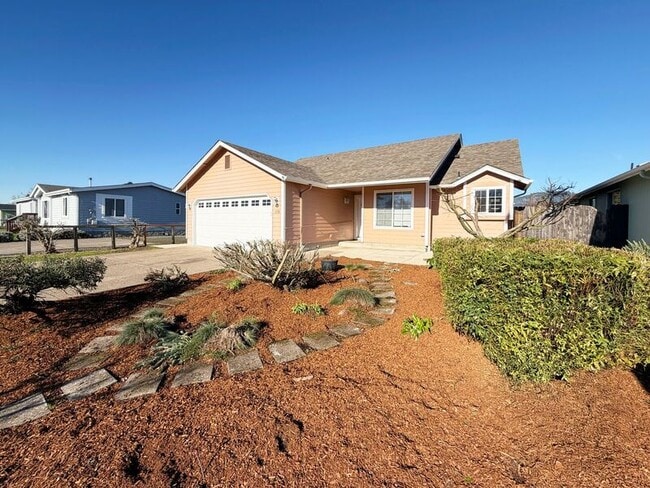 1378 T St in Springfield, OR - Building Photo - Building Photo