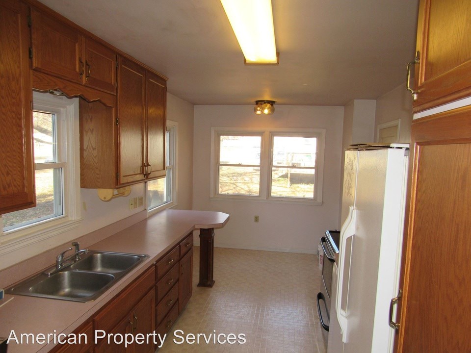 1124 Pomeroy St in Manhattan, KS - Building Photo