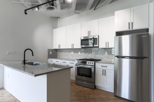 Peachtree Lofts in Atlanta, GA - Building Photo - Interior Photo