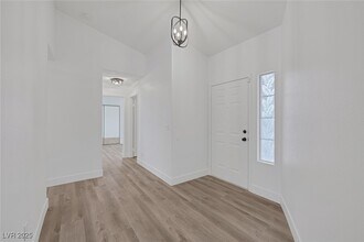 8249 Peaceful Canyon Dr in Las Vegas, NV - Building Photo - Building Photo