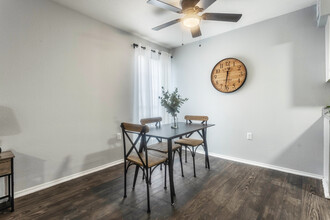 Sunrise Landing Apartments in Lufkin, TX - Building Photo - Interior Photo