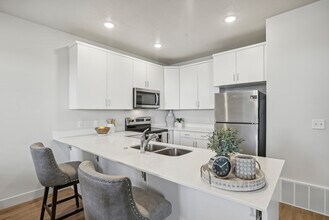 Arrowhead Place Luxury Apartment Homes in Payson, UT - Building Photo - Building Photo