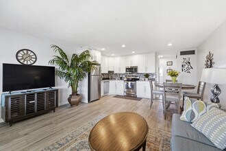 5208 NE 24th Terrace in Fort Lauderdale, FL - Foto de edificio - Building Photo