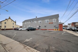 46 Thompson St in Raritan, NJ - Building Photo - Building Photo