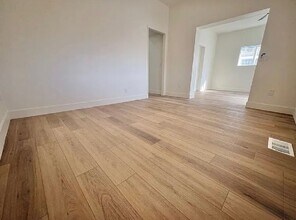151 W 52nd St in Los Angeles, CA - Building Photo - Building Photo