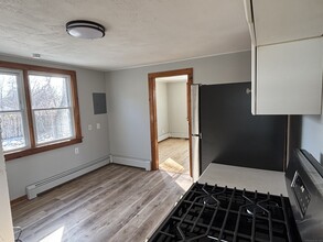 38 Millstone Rd W in Waterford, CT - Building Photo - Building Photo