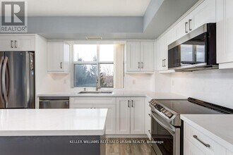 2500 Rutherford Rd in Vaughan, ON - Building Photo - Building Photo