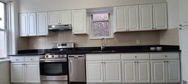 313 18th St in Union City, NJ - Building Photo - Building Photo