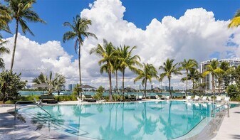 1500 Bay Rd in Miami Beach, FL - Building Photo