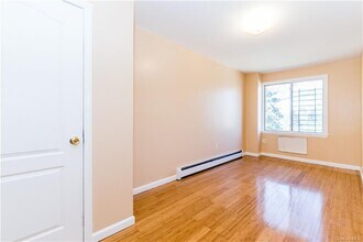 4557B Bronx Blvd-Unit -2 in Bronx, NY - Building Photo - Building Photo