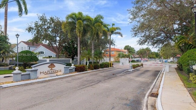 4978 SW 35th Terrace in Fort Lauderdale, FL - Building Photo - Building Photo