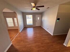 1239 Hidden Valley Dr in Dallas, TX - Building Photo - Building Photo