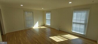 19100 Annapolis Way in Gaithersburg, MD - Building Photo