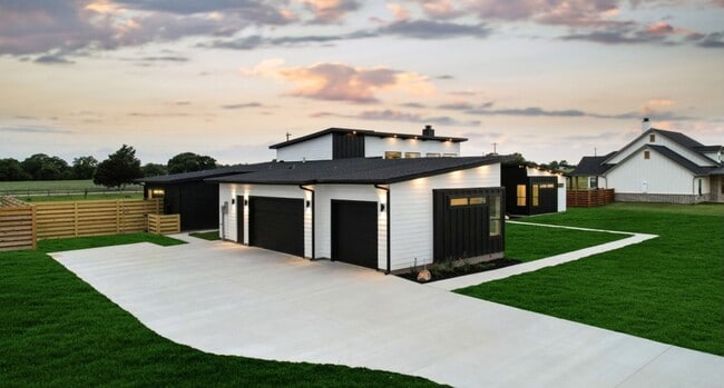 5976 Rain Mdw Dr in College Station, TX - Building Photo - Building Photo