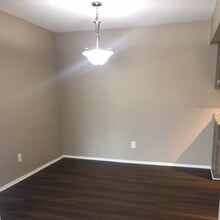 10050 W Nine Mile Rd in Oak Park, MI - Building Photo - Building Photo