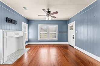 3503 Brooks St in Dayton, TX - Foto de edificio - Building Photo